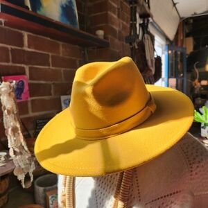 💛Bright Yellow Brim - Super cute 😍 Unisex💛